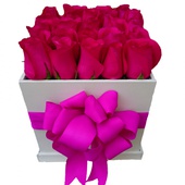 Caja de rosas de invernadero color fucsia con 25 piezas